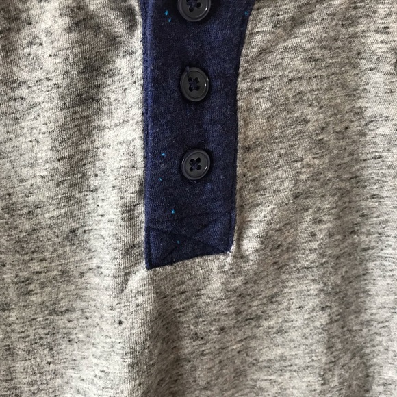 4T Gap long sleeved tee - Picture 3 of 4